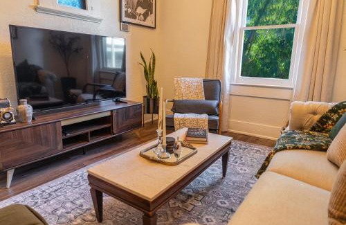 Lake Cherokee Apartment | Historic orlando Casita Joy, DT, Lake Eola, Delaney park, 2 bedrooms 1 bathroom Unit B