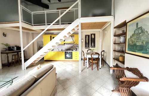 Mologno Apartment | Historic Palazzo Apartment with a large private garden in the old town of Barga.