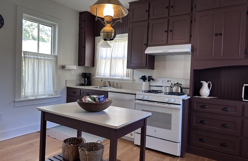 Plainfield House | Historic Pioneer House in downtown Plainfield