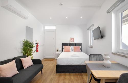 Santa Marinha House | Historic Porto Studio, 2 Min Walk to Douro River