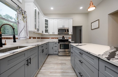 Winter Haven House | Historic, private, updated, 5 Bedroom Plantation Home, lake, fishing, leasuren