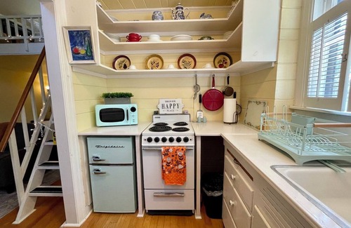 Historic Old Northeast Cottage | Historic Private Cottage with Loft by Waterfront Park & Scenic Path to Downtown