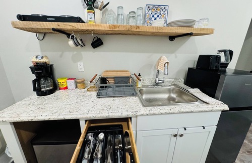 Marion Apartment | Historic Prohibition Home 2 Bedroom Apartmentn