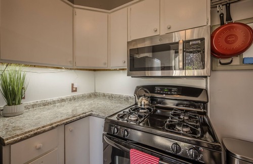 Harrisburg - Hershey Apartment | Historic Riverfront Vintage Gem