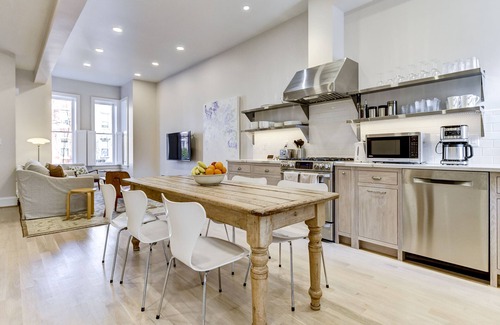 Logan Circle House | Historic Row House, 2 Blocks to Convention Center & Metro