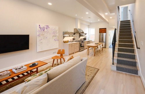 Logan Circle House | Historic Row House, 2 Blocks to Convention Center & Metro