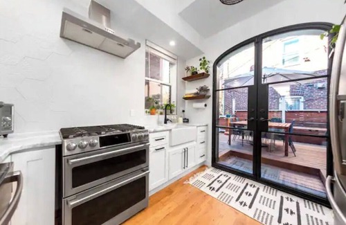 Shaw House | Historic rowhouse in heart of Shaw