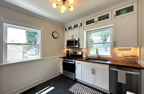 Kankakee House | Historic Sheridan House - Spacious and Stylish!