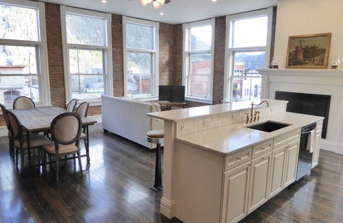 Silverton Apartment | Historic Silverton Downtown Loft