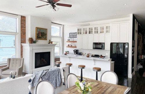 Silverton Apartment | Historic Silverton Downtown Loft