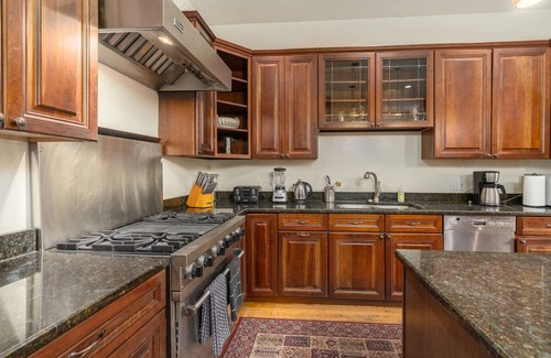 Adams Morgan House | Historic & Stately 5 Bedroom Home in Adams Morgan