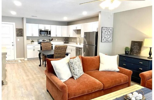 Paola Apartment | Historic Town Square Apartment