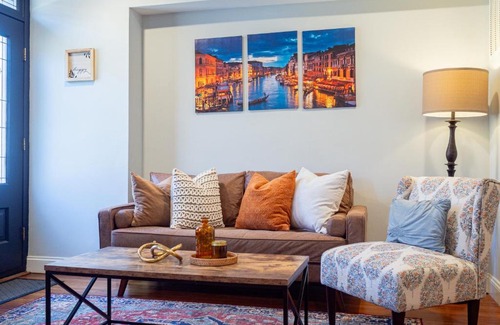 Little Italy House | Historic Townhouse - Heart of Little Italy