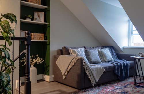 Little Italy House | Historic Townhouse - Heart of Little Italy