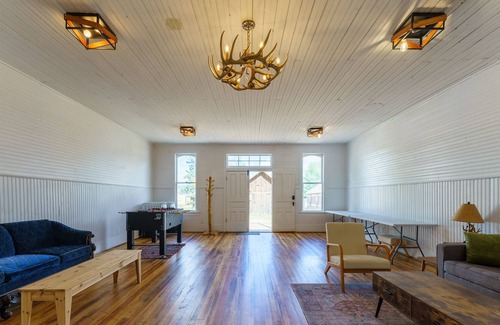 Twin Lakes Cottage | Historic Twin Lakes Dancehall Event Space