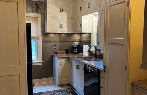 Sioux Falls House | Historic Twin Tudors Inn Southeast Room (KP1400SE)