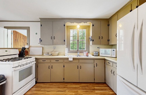 Chester House | Historic Vermont farmhouse in 100+ acres, balcony, sunroom, office, window a/c