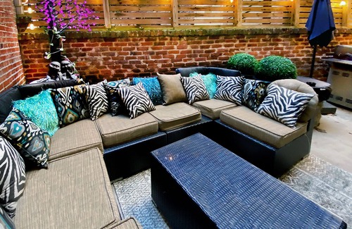 West End House | Historic Victorian Duplex Brownstone Downtown, Steps To White House & Georgetown