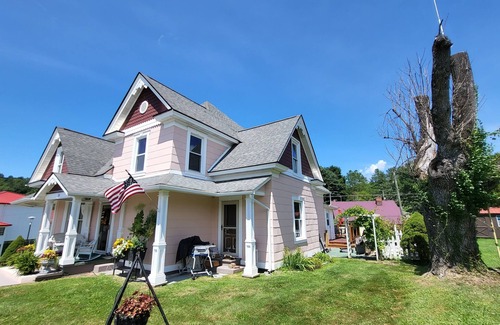 Fries House | Historic Victorian New River views w/easy New River Trail access