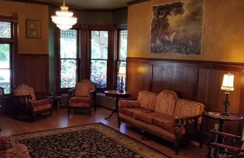 Downtown Bed & Breakfast | Historic Victorian Inn Wine Suite