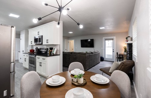 Oklahoma City House | Historic Villa🚶 2 min from Lake Hefner 🏊 Hot Tub 🎱 Pool Table 🐶 Pet Friendly