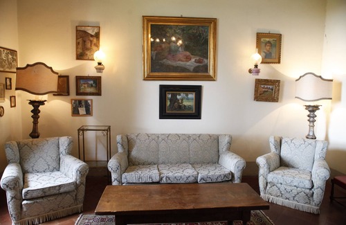 Lastra a Signa Villa | historic villa with pool and large giaridno, situated in a panoramic position.