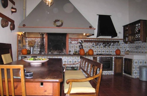 Lastra a Signa Villa | historic villa with pool and large giaridno, situated in a panoramic position.