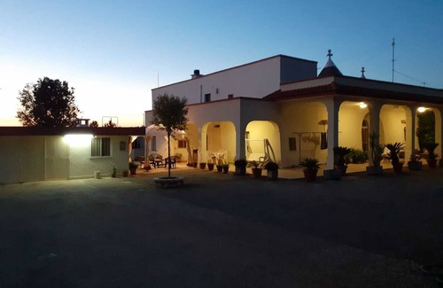 Ostuni Villa | Historic villa with trulli in Valle D'itria surrounded by nature