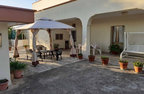 Ostuni Villa | Historic villa with trulli in Valle D'itria surrounded by nature