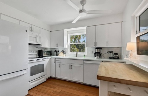 Boca Grande House | Historic Village Getaway