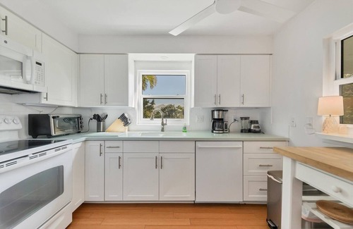 Boca Grande House | Historic Village Getaway
