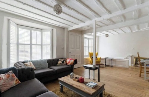 Braintree House | Historical and Quirky Home