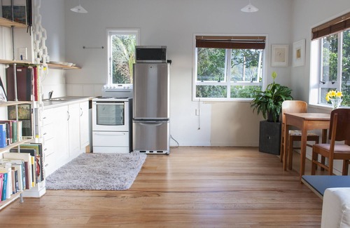 Muriwai House | Historical Art Deco Bach