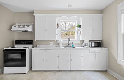 Pineville Apartment | Historical Charm, Comfy & Very Clean 1BRnless than10 min drive to Hospitals