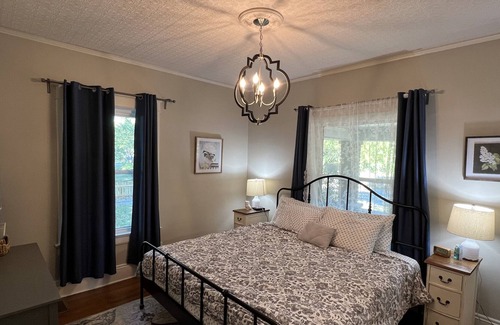 Lee's Summit Other | Historical farmhouse close to shopping and dining.