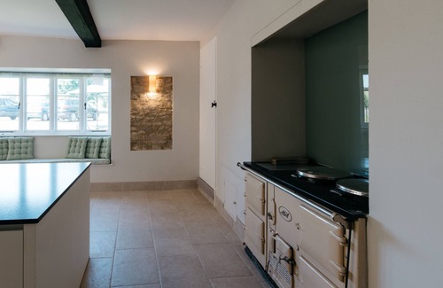 Brackley Other | Historical farmhouse in 6 acres of grounds with games rooms and modern amenities