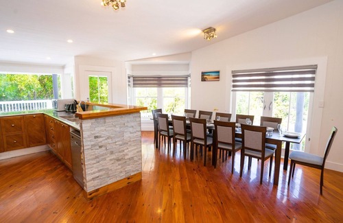 Auckland Villa | Historical Lifestyle Retreat!