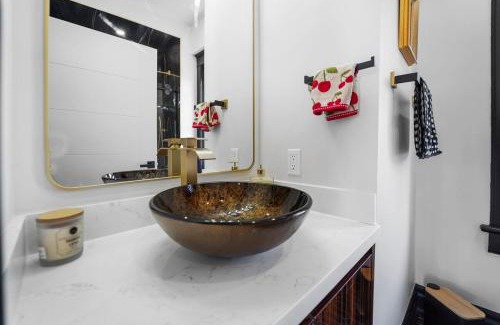Salem Apartment | Historical Loft Retreat Minutes to Elora Main St