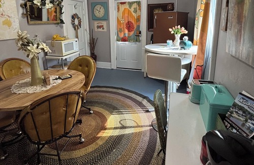 Le Claire House | Historical riverfront home in beautiful LeClaire. Kid and pet friendly!