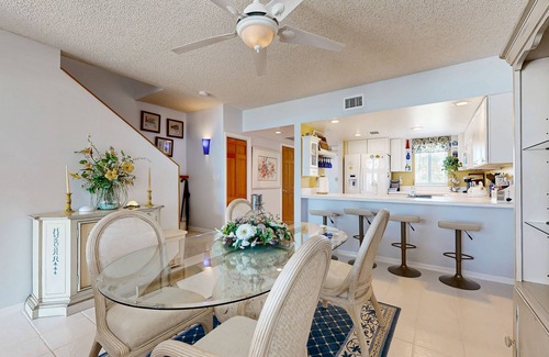 Layton Condo | Historically located condo w/ocean views, pool, loft, AC & guest boat access