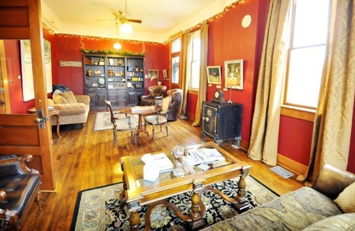Dufur House | History and Nature Awaits! 4 Comfortable Units, Comes w/ Free Parking Onsite!