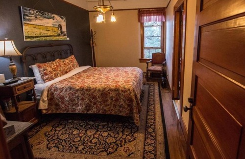 Dufur House | History and Nature Awaits! 4 Comfortable Units, Comes w/ Free Parking Onsite!
