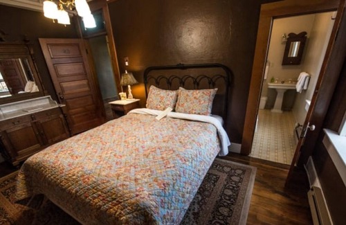 Dufur House | History and Nature Awaits! 4 Comfortable Units, Comes w/ Free Parking Onsite!