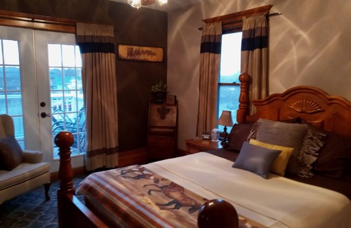 Pierre Bed & Breakfast | Hitching Horse Inn