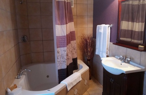 Pierre Bed & Breakfast | Hitching Horse Inn