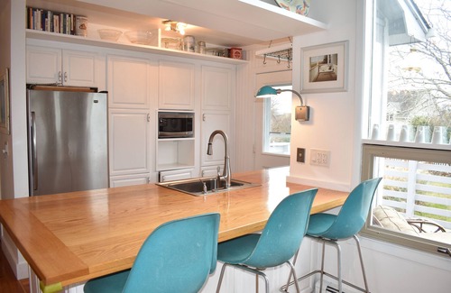 Montauk House | Hither Hills Beach Retreat; Walk to Ocean Beach & Town; Pool; Jacuzzi; Kid Ready