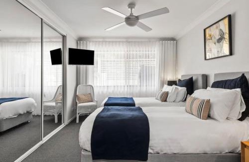 Salamander Bay Apartment | Hitters Paradise Stay Play