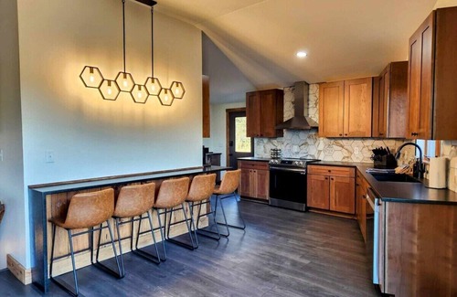 Lancaster House | HiveHaven! Secluded Luxury Lodge