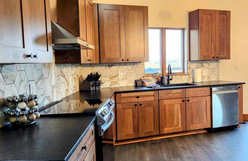 Lancaster House | HiveHaven! Secluded Luxury Lodge