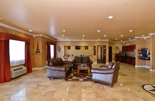 Broken Bow Hotel | HiWay Inn Express of Broken Bow